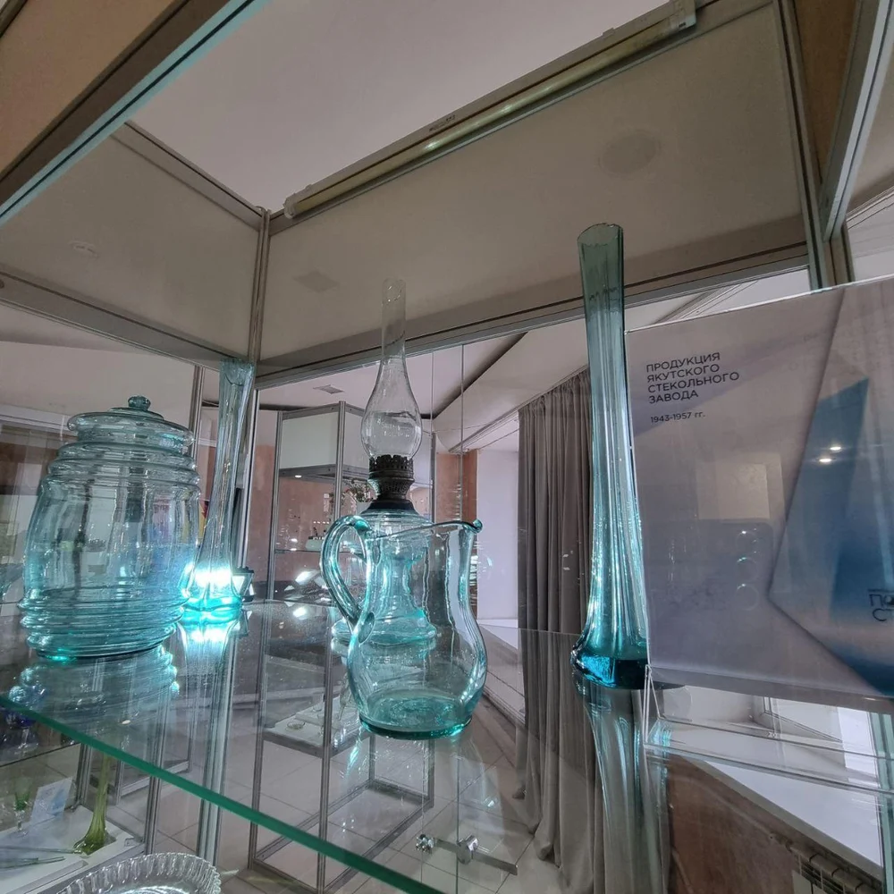 Выставка "Поэзия стекла" в ДДН им.Кулаковского