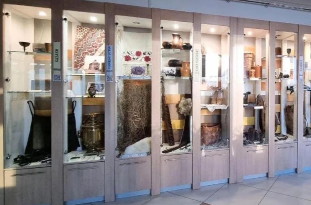 Выставка "Встречь Солнцу"